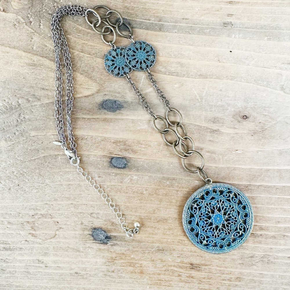 Vintage Avon NR Mandala Necklace‎ Antique Brass Blue EUC
